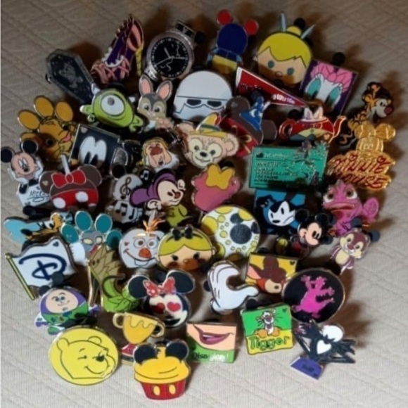 30 Disney Trading Pins – No Duplicates